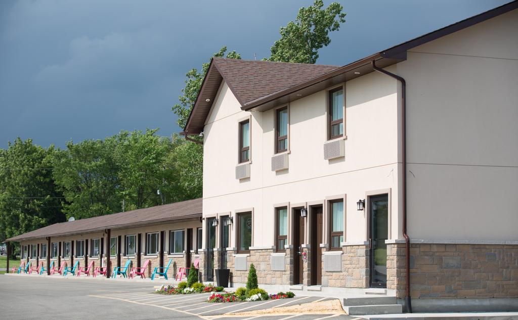 Masterson'S Motel Greater Napanee Exterior photo