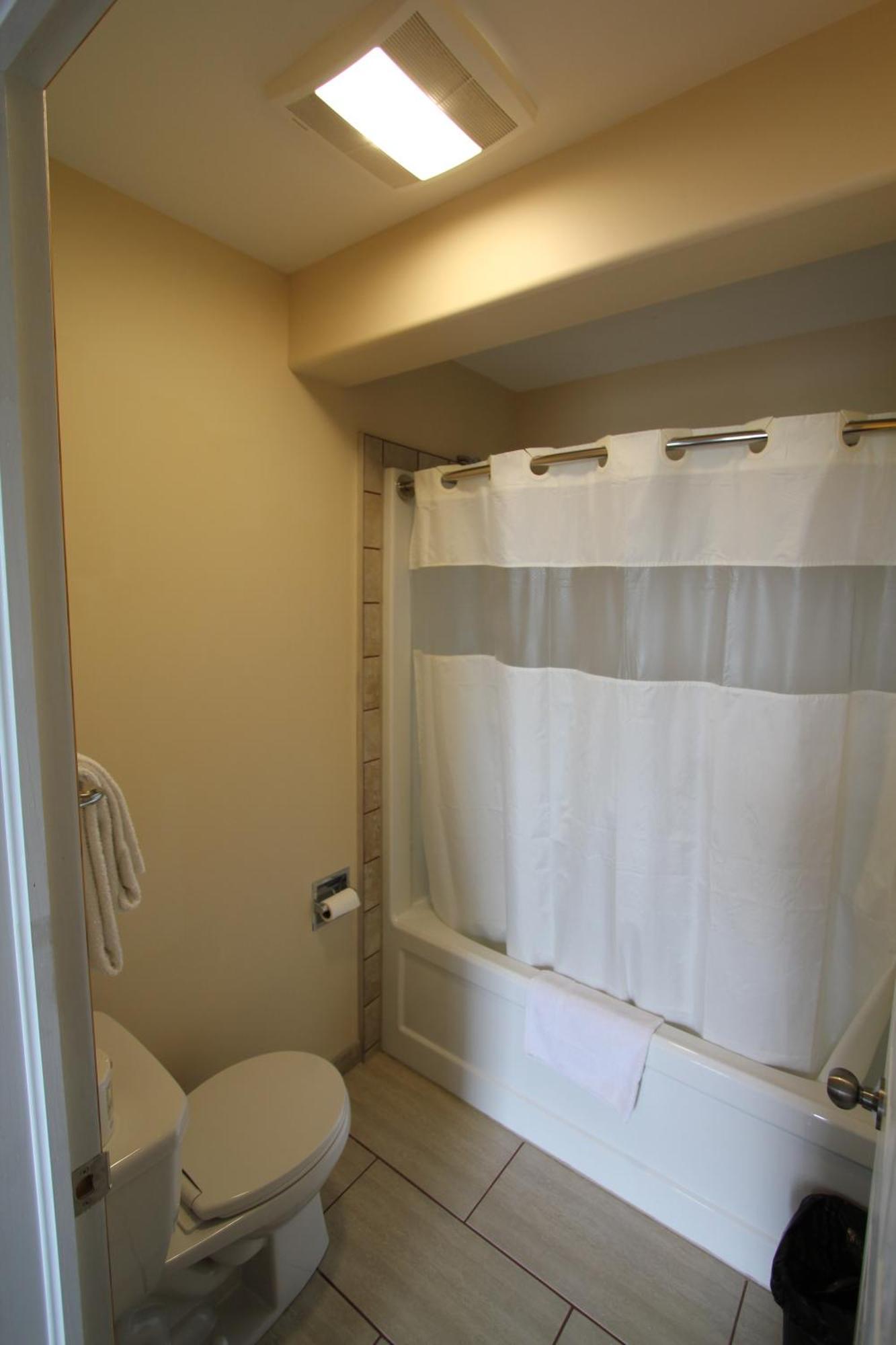 Masterson'S Motel Greater Napanee Room photo