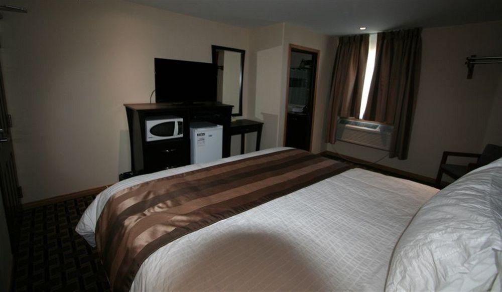 Masterson'S Motel Greater Napanee Exterior photo