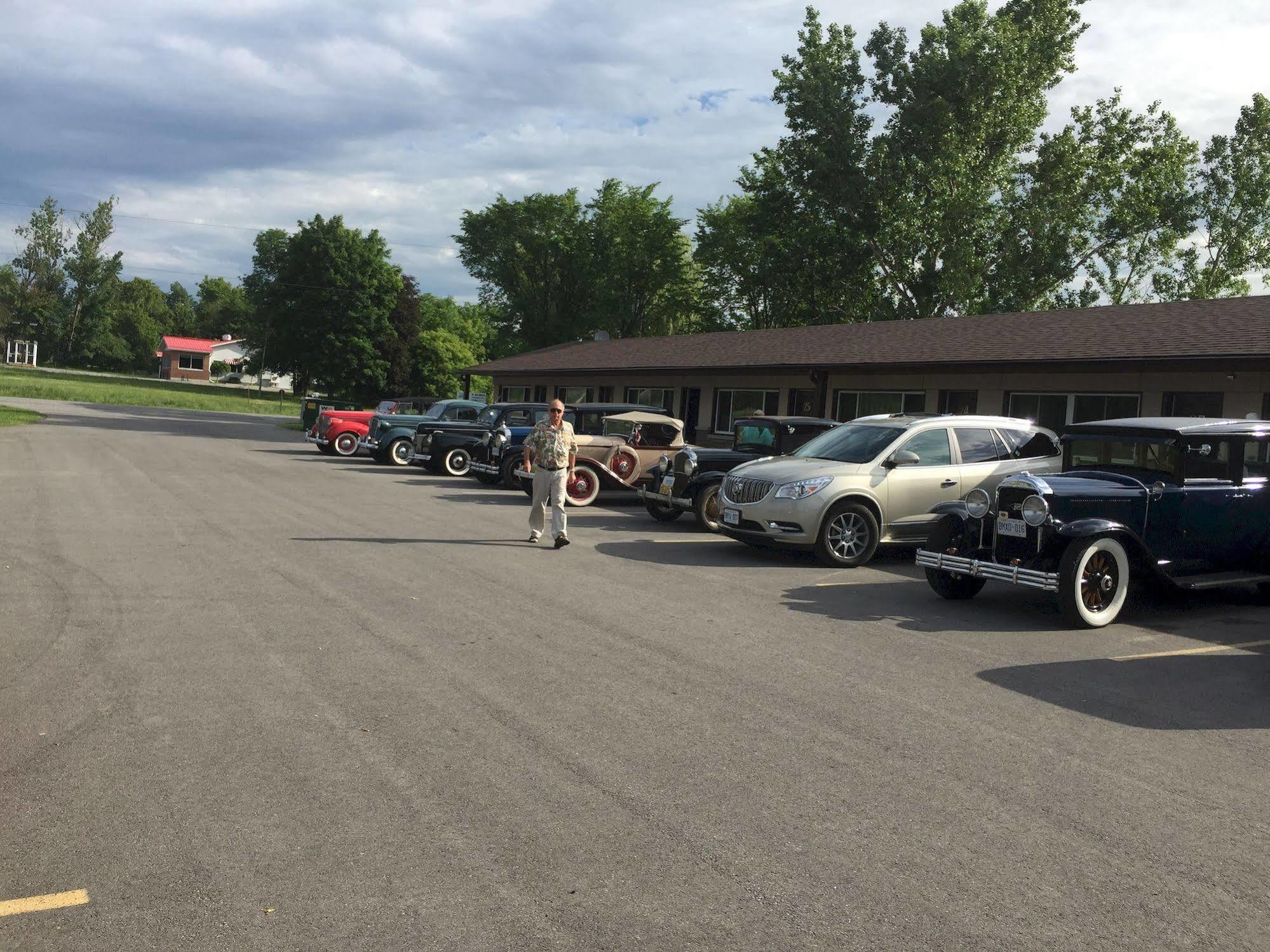 Masterson'S Motel Greater Napanee Exterior photo