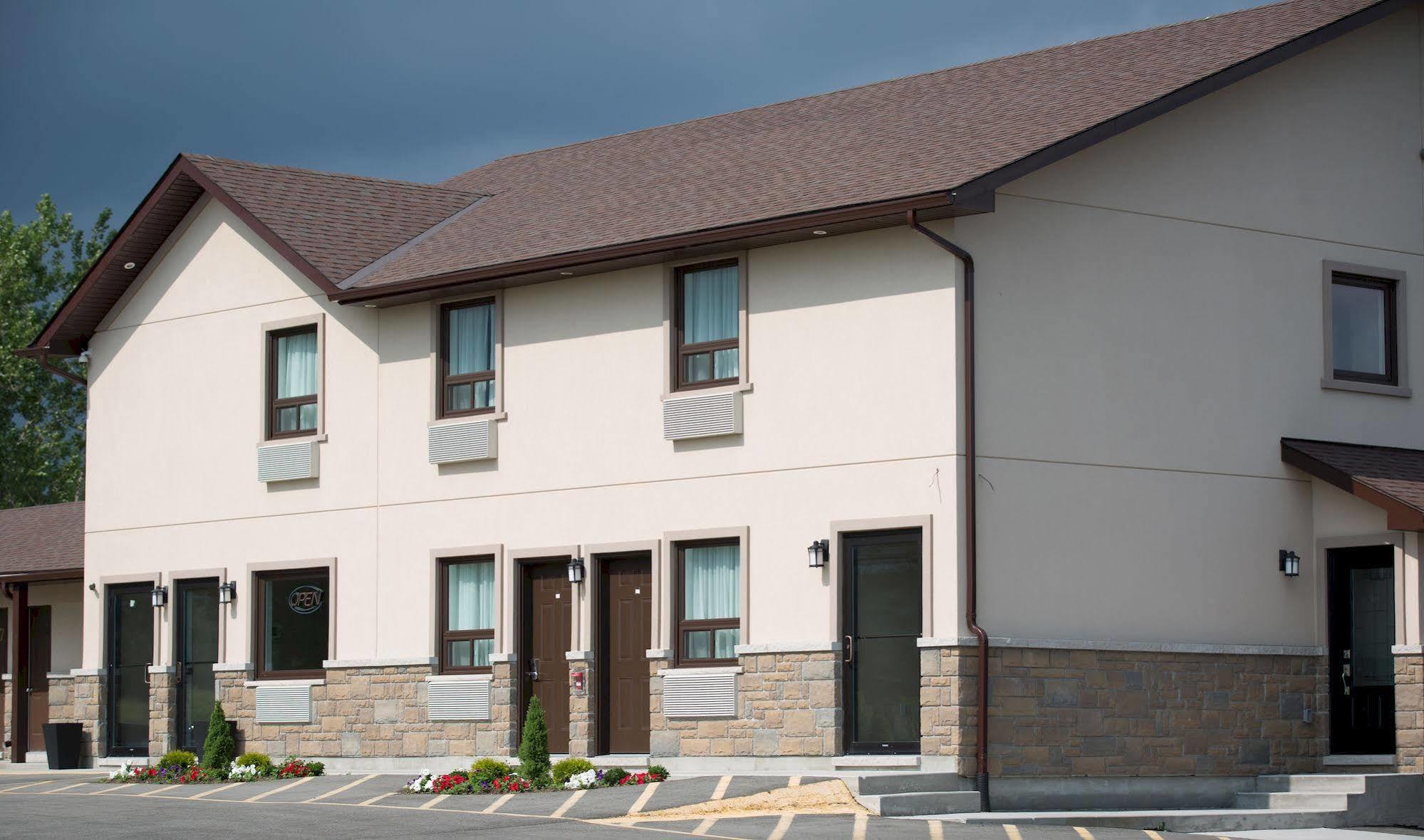 Masterson'S Motel Greater Napanee Exterior photo