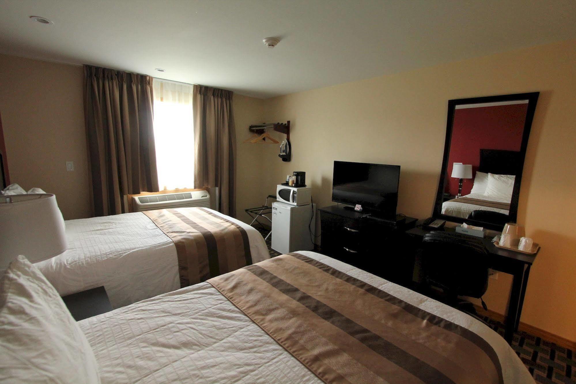 Masterson'S Motel Greater Napanee Exterior photo